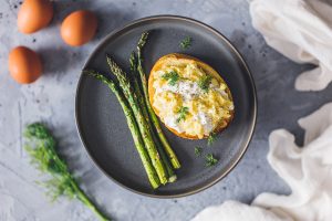 SOFT SCRAMBLED EGGS WITH COTTAGE CHEESE AND ROASTED ASPARAGUS